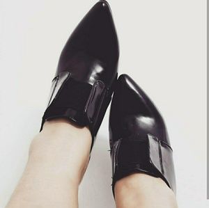 Beautiful mod bootie heel